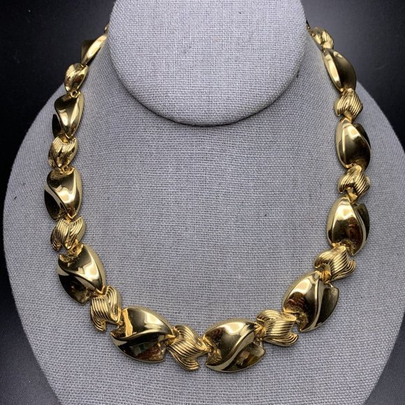 Gold Tone Collar Necklace Textured Polished Classic Adjustable Vintage - Picture 2 of 7